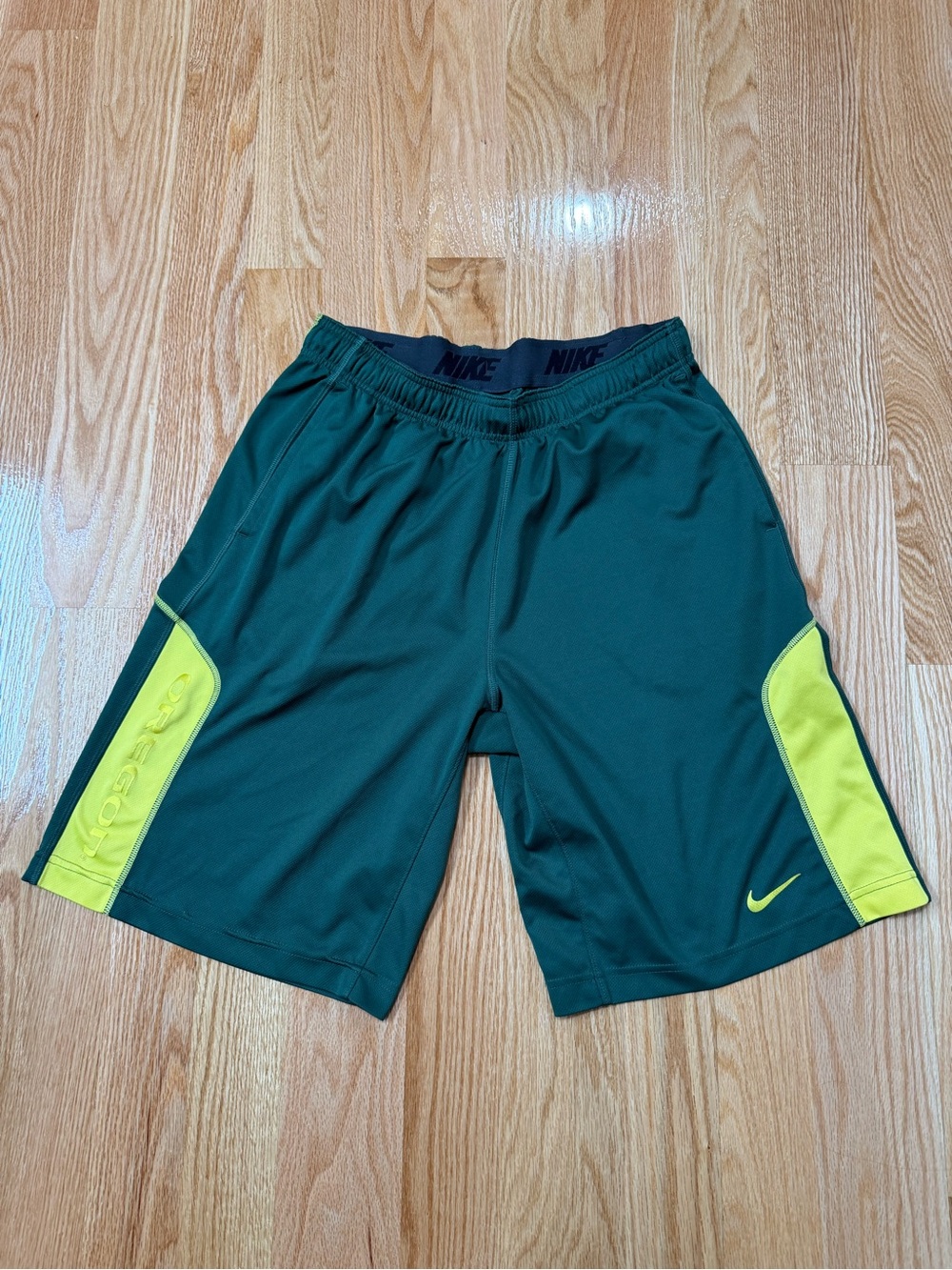 Nike Dri-FIT Oregon Ducks Men's M Colorblock Mesh Athletic Shorts Drawstring